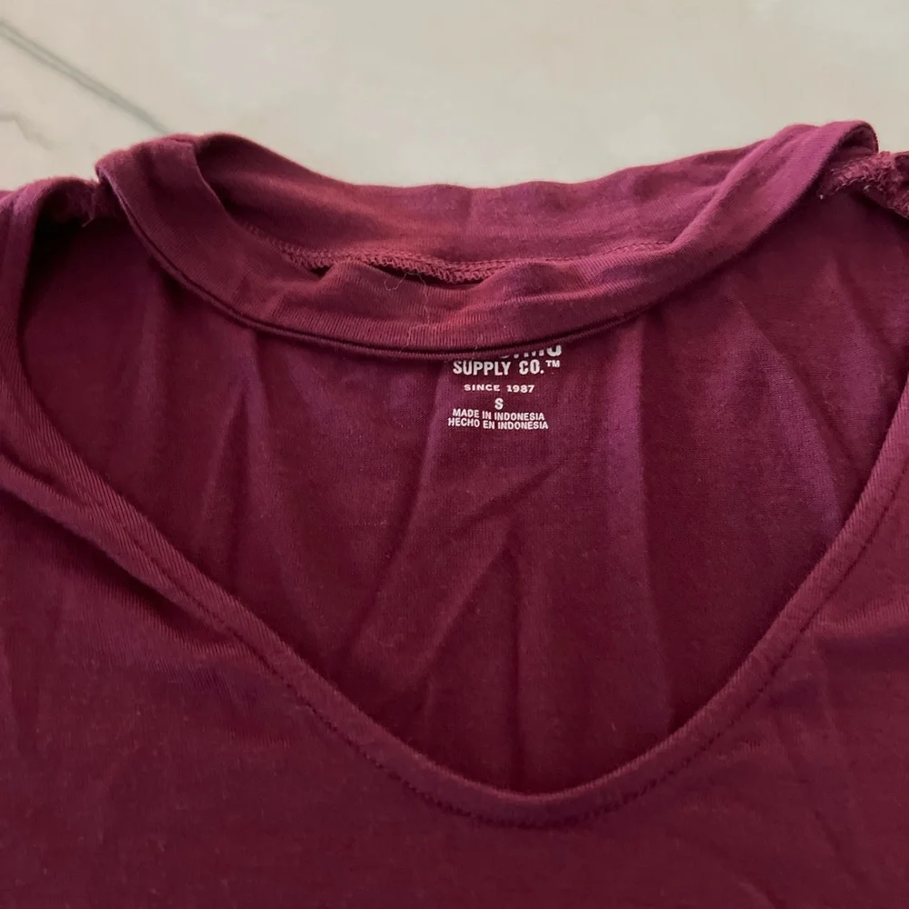 Mossimo Women’s Choker Top short sleeve sz S color Maroon - Picture 2 of 3